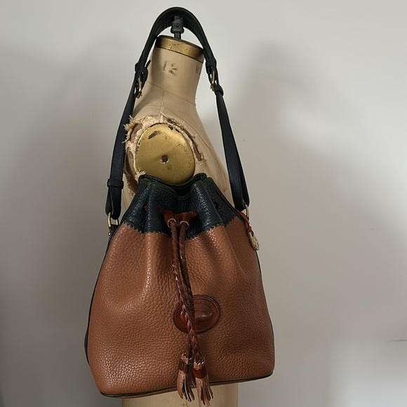 Vintage 1980s Dooney & Bourke all weather pebbled leather drawstring bag - Picture 4 of 14